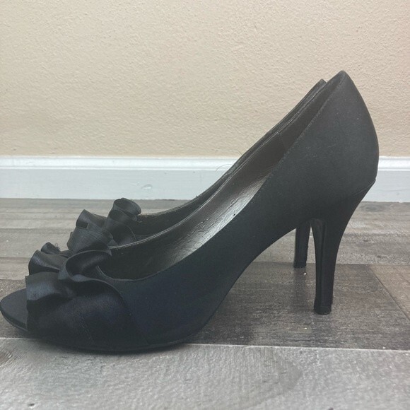 The Touch of Nina Black Open-toed Women's Heels Size 8US - Picture 8 of 13
